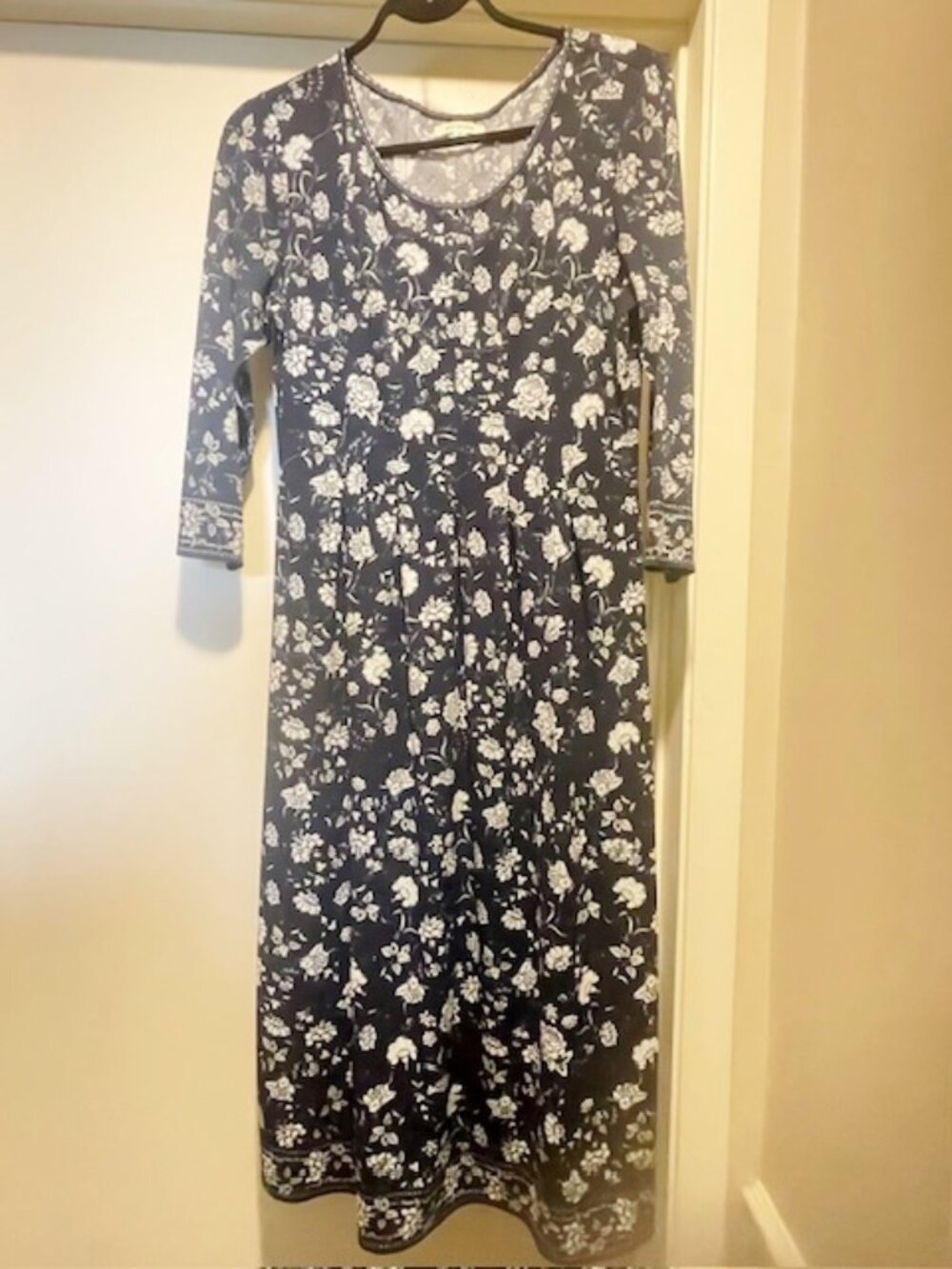 Max Studio Midi Dress Size Medium. Floral print on dark blue/black background.